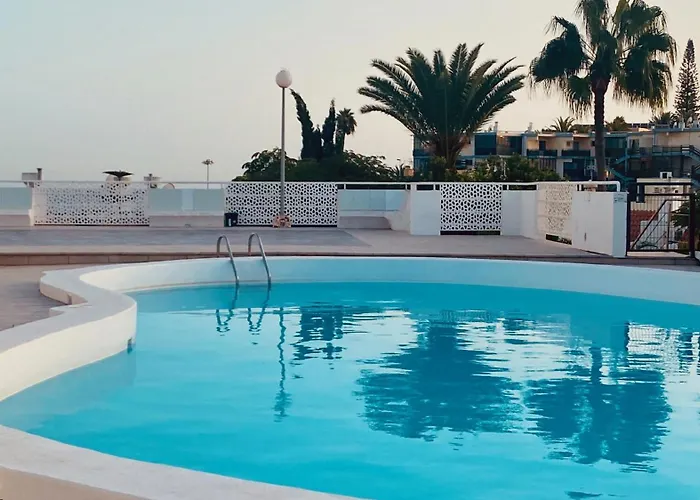 Comfortable Flat Close To The アパート